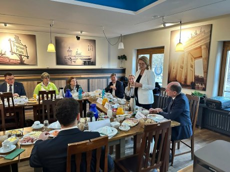 Parlamentarisches Frühstück 2025.jpg