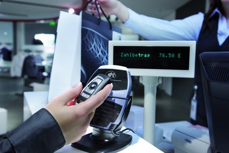 BMW Group Forschung und Technik, Prototyp multifunktionaler Schlüssel, Kreditkartenfunktion