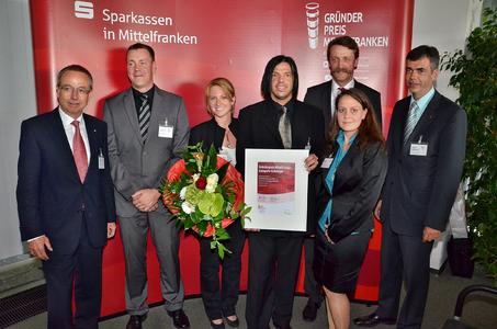 "Aufsteiger" Walter Meyer (Mitte), Geschäftsführer der Onlineprinters GmbH erhält den Gründerpreis Mittelfranken 2011