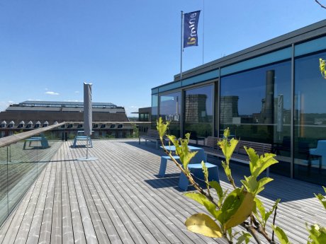 DUS01-b_mine_Große Terrasse zum Park.jpeg