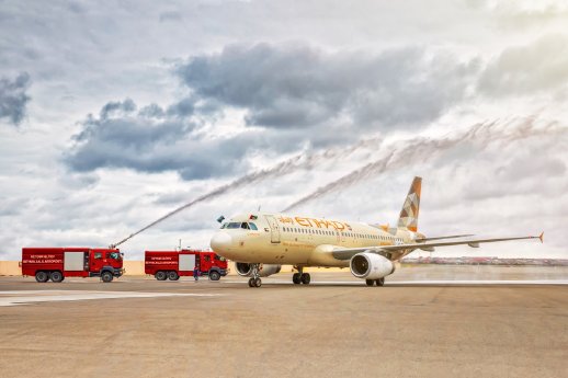 Etihad Airways Erstflug nach Baku.jpg