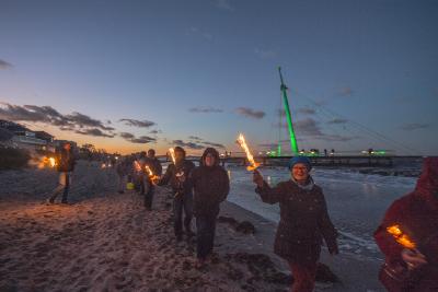 In vielen Orten finden nicht nur zum Lichtermeer Fackelwanderungen statt / Bild: www.ostsee-schleswig-holstein.de / Oliver Franke