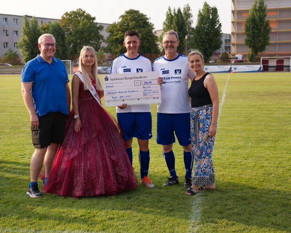 Klinikzentrum beim Apfel-Latein-Benefizspiel_Luminous life Photo & Event (1).png