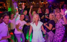 Tanz in den Mai 2023 im Wunderland Kalkar - Feiern in der Kneipenstraße / (c) Wunderland Kalkar