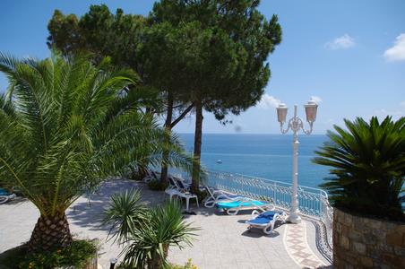 Zeichnen Und Malen Auf Sizilien In Cefalu Direkt Am Meer Hotel Kalura Pressemitteilung Lifepr