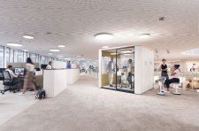 Akustikkabinen mit ergonomischer Ausstattung reduzieren Lärmbelastung im Büro und fördern die Rückengesundheit.