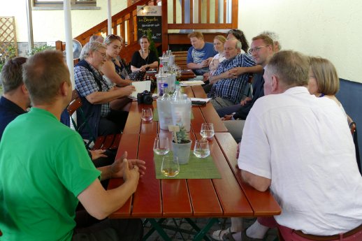 Tisch_Jury_Presse_Gespräche.jpg