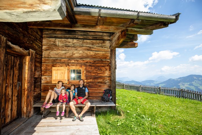 Familienwandern am Schatzberg bei Almhütte Sommer  FG Johannes Sautner Rechte Skijuwel + Wildsch.jpg