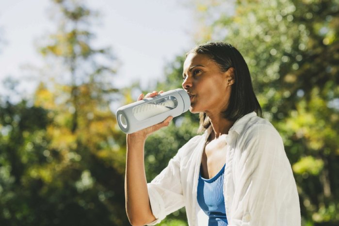 LifeStraw_Go-Glass_600ml_lifestyle1_1920x1280.jpeg