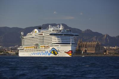 AIDAperla ist exakt 300 Meter lang und startet ab März 2018 von Hamburg aus zu siebentägigen Rundreisen zu einigen der schönsten Destinationen Westeuropas wie Southampton, Le Havre, Zeebrügge oder Rotterdam. Foto: AIDA Cruises