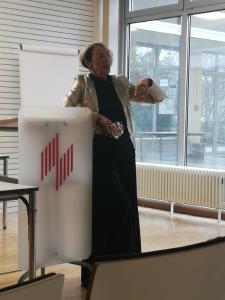 Prof. Dr. Beate Kremin-Buch bei ihrer Abschiedsvorlesung im Wintersemester 2019/2020 (Bild: FB I/ HWG LU)
