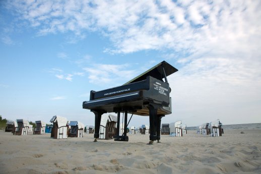 Der-Strandflügel-des-Usedomer-Musikfestivals-in-der-Nähe-von-Seebad-Ahlbeck-c-Usedomer-Musi.jpg