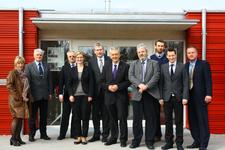 Gäste auf dem Campus: v.l.: Ingrid Scholz, Pressesprecherin HS Augsburg, Prof. Dr. Ulrich Talhofer, Vizepräsident HS Augsburg, Prof. Dr. Rolf Granow, FHL (oncampus), M.A. Claudia Linde, FHL (Gründercube), Prof. Dr. Stefan Bartels Präsident FHL, Prof. Dr. Hans-Eberhardt Schurk, Präsident HS Augsburg, Prof. Dr. Joachim Litz, Vizepräsident FHL, B.Sc. Bastian Grümmert, Öffentlichkeitsarbeit FHL, Dipl.-Pol. Jörg Rößler, pers. Referent, HS Augsburg und Prof. Dr. Jürgen Klein, Gründungsprofessor FHL, Foto: Pressestelle FHL