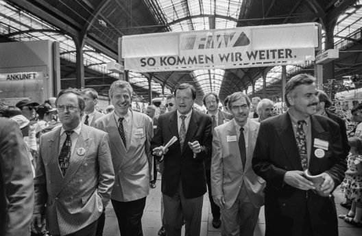 RMV wird 30_'Mit euch durchs Leben'.jpg