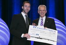 Hörgeräteakustikermeister Nils Hampel (links) und Peter Anderer, VR Bank Rhein-Neckar e.G. (rechts) / Foto : Fotostudio Thomas