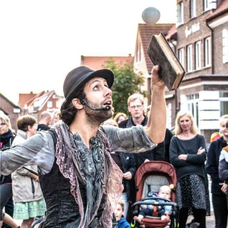 stra%C3%9Fenkunstfestival.jpg