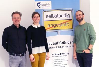 Die Initiatoren der Veranstaltung Dr. Frank Möller (Hochschule Worms) und Bianca Scholz (Wirtschaftsjunioren Worms) mit dem Referent Bernhard Lorig / Foto/Nina Macher
