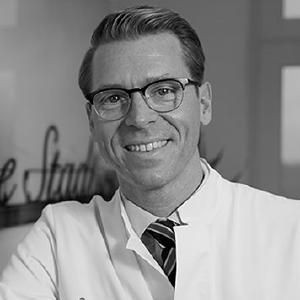 Dr. Spanholtz Portrait schwarz weiss