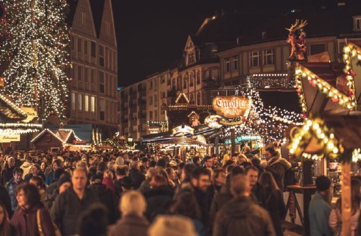 christmas-market-4705877_1920-720x471.jpg