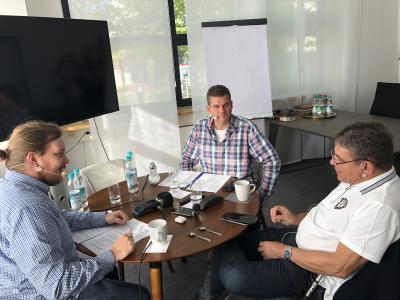 Luca Leicht, Gerd Stegmaier und Byton-Chef Carsten Breitfeld