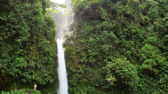 140124_goXplore_Ecuador_Dschungel_Wasserfall.jpg