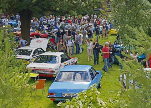 InnovationausTraditionOpelaufdemKlassikertreffenRsselsheim (1).jpg