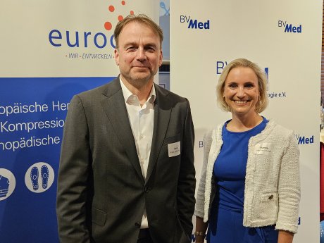 Jürgen Gold (eurocom) und Dorothee Stamm (BVMed).jpg