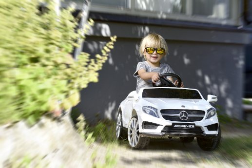 NX-6249_06_Playtastic_Kinderauto_Mercedes-Benz_GLA-45.jpg