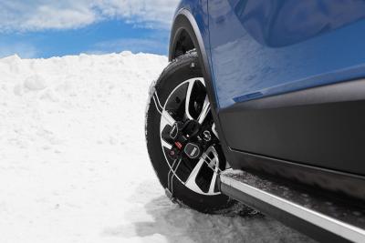 Beste Voraussetzungen für die Tour in den Skiurlaub: Für den Crossland X bietet Opel Original-Winterkompletträder und passgenaue Schneeketten an