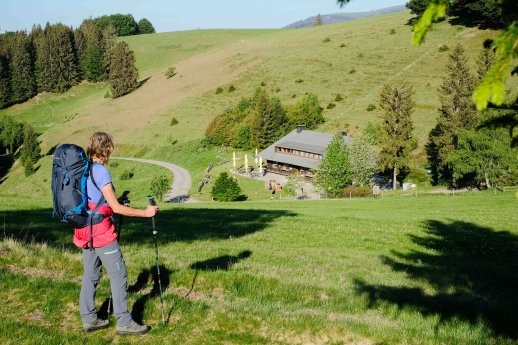 Wanderin_Knoepflesbrunnen © Birgit-Cathrin Duval.jpg