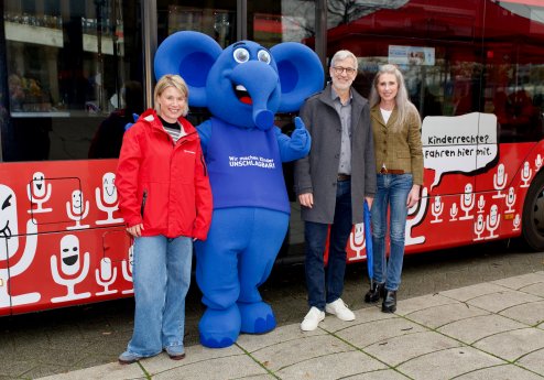 Gina Niemeier, der Blaue Elefant, Dr. Hauke Duckwitz und Dr. Vera Vitzthum.jpg