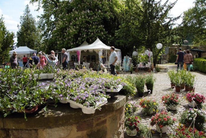 Romantisches Gartenfest Schloss Dhaun, Verbandsgemeinde Kirn-Land.jpg