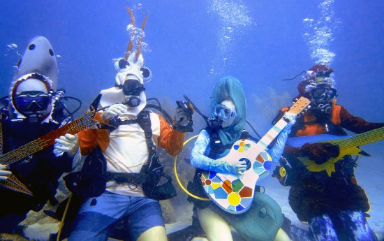 Unterwassermusiker beim Lower Keys Underwater Music Festival 2021 am Looe Key Reef bei Big .JPG
