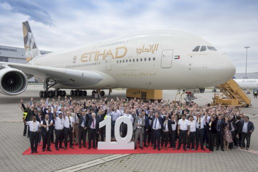Uebergabe des 10. A380 an Etihad Airways.jpg