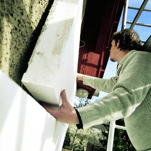 In vielen Fällen muss für eine Modernisierung erst die Genehmigung der örtlichen Baubehörde eingeholt werden / Foto: Hornbach