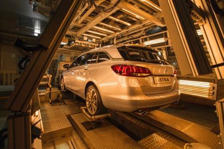 Hot And Cold New Opel Astra Sports Tourer In Climatic Test Chamber Opel Automobile Gmbh Pressemitteilung Lifepr
