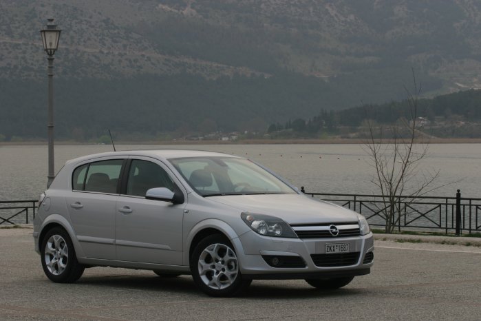 Opel-Astra-H-2004-203411.jpg