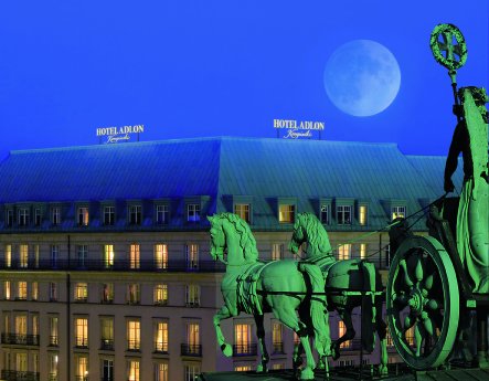Hotel_des_Jahres_2013_-_Adlon_Quadriga.jpg