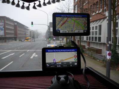 oben LKW Navi unten Navi normal