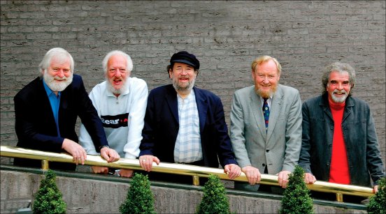 111201 Dubliners alle auf Treppe 1997_313.jpg