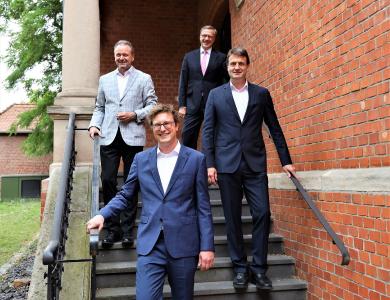 Am Tag der Berufung von Prof. Dr. Viehmann; v.li.: Prof. Dr. Hans Rück, Prof. Dr. Matthias Viehmann, Prof. Dr. Jens Hermsdorf und Prof. Dr. Richard Klophaus Foto / Christopher Thiele