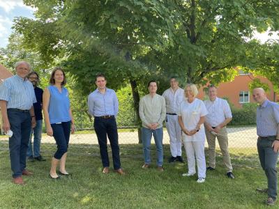 v.l.n.r. Dr. von Grünhagen (Ärztlicher Lotse), Dr. Heinritz (Praxis f. Humangenetik), Dr. Löbel (Studienzentrale), Dr. Ortmann (Thiem Research), Dr. Steeg (Kardiologie), PD Dr. Schmidt-Hieber (Hämatologie), Dr. Stolz (Kinderklinik), Prof. Dr. Fischer (Dermatologie), PD Dr. Schwabe (Sozialpädiatrisches Zentrum)
