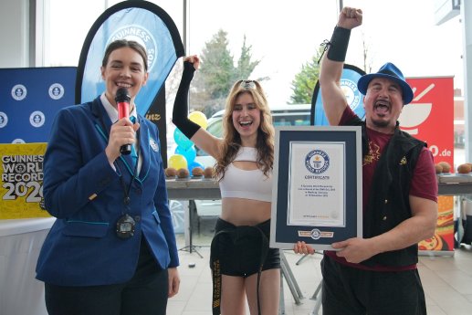 Guinness-World-Records_c_Robert-Kirschner-digitalscouting_Palina-Glebova-und-Joe-Alexander_.jpg