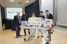  v.l.n.r.: Jo Wirth-Schäfer, Andre Knapp, Marianne Schmengler, Alexander Krauth, Markus Heming (Bildquelle: Petra Geiger, Städtisches Klinikum Karlsruhe)