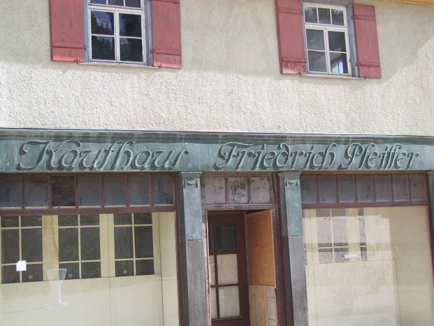 FLM Neuhausen_Kaufhaus Pfeiffer_Ladenschild.JPG