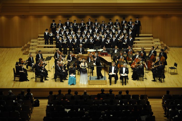 Kreuzchor_Philharmonie_Tokyo_2010.jpg