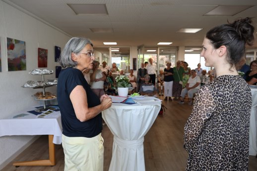 HJW Vernissage Reichle und Karker im Gespräch.JPG
