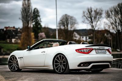 Cor.Speed Sports Wheels Europe: Italienischer Open-Air-Sportler Maserati GranCabrio auf großen Deville-Felgen