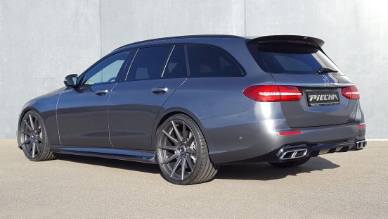 W-Klasse S213 Kombi schräg hinten.jpg