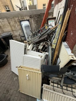 Schrottabholung Düsseldorf als effizienter Rundum-Service.jpg